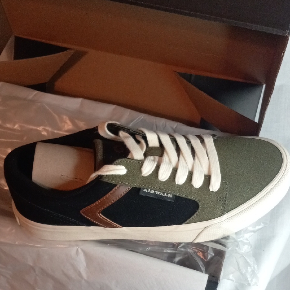 Airwalk Men's Black and Green Casual Sneakers